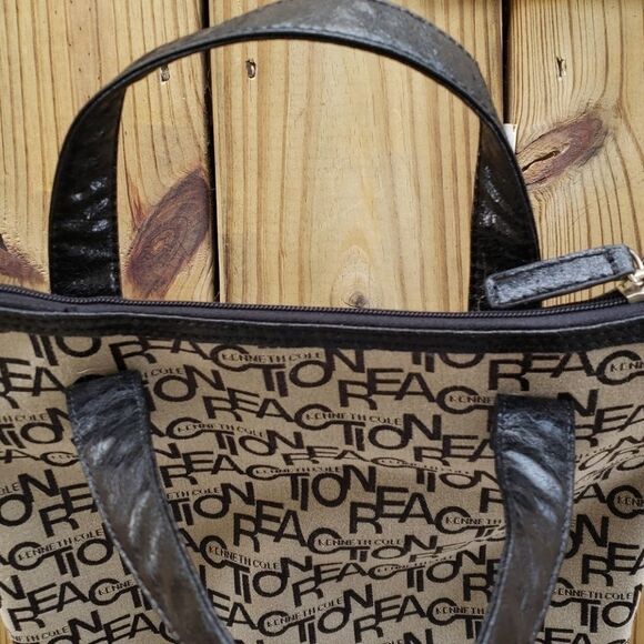 Kenneth Cole Reaction  black and gray crossbody bag - Picture 4 of 10